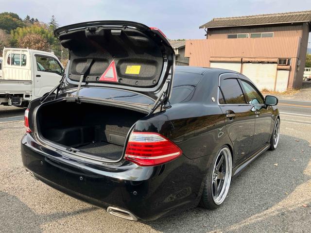 クラウンハイブリッド Ｇパッケージ　ワーク２０インチ特注アルミホイール　車高調　サンルーフ　黒革　ＴＶナビキ　シートヒーター　シートエアコン　ＥＴＣ　バックカメラ　クリアランスソナー　オートクルーズコントロール　パワーシート（19枚目）