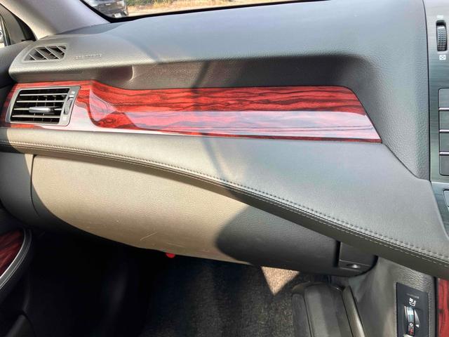 クラウンハイブリッド Ｇパッケージ　ワーク２０インチ特注アルミホイール　車高調　サンルーフ　黒革　ＴＶナビキ　シートヒーター　シートエアコン　ＥＴＣ　バックカメラ　クリアランスソナー　オートクルーズコントロール　パワーシート（42枚目）