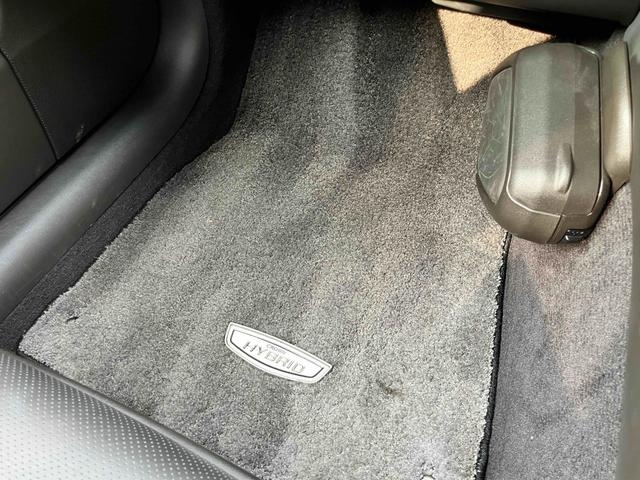 クラウンハイブリッド Ｇパッケージ　ワーク２０インチ特注アルミホイール　車高調　サンルーフ　黒革　ＴＶナビキ　シートヒーター　シートエアコン　ＥＴＣ　バックカメラ　クリアランスソナー　オートクルーズコントロール　パワーシート（44枚目）