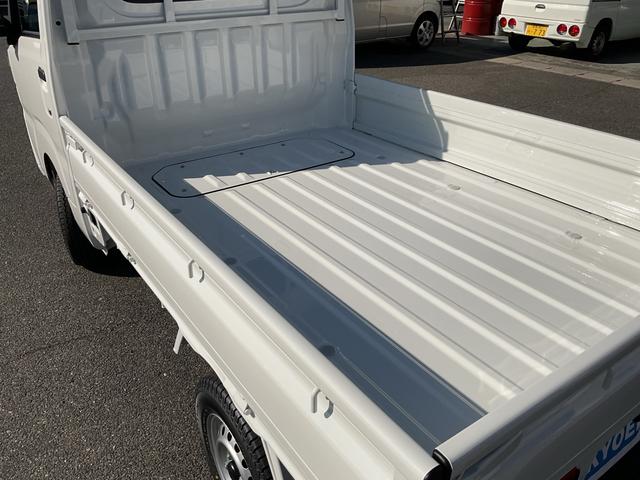 ハイゼットトラック スタンダードＳＡＩＩＩｔ　２ＷＤ　ＣＶＴ　衝突被害軽減ブレーキ　　アイドリングストップ　エアコン　パワステ　オートライト　オートハイビーム　純正ラジオ（28枚目）