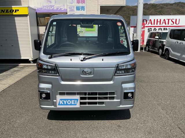 ハイゼットトラック スタンダードＳＡＩＩＩｔ　ＬＥＤパック　届出済未使用車　２ＷＤ　５ＭＴ　衝突被害軽減ブレーキ　オーディオレス　エアコン　パワステ　アイドリングストップ（3枚目）