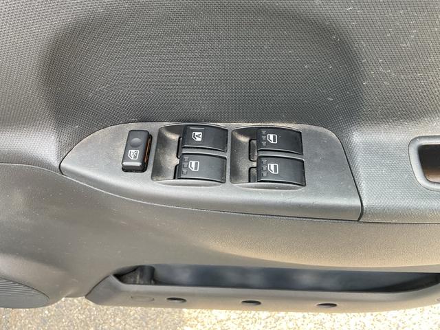 エッセ Ｄ　５速ＭＴ　エアコン　パワーステアリング　パワーウィンドウ　キーレスエントリー　ヘッドライトレベレイザー　Ｗエアバッグ（24枚目）
