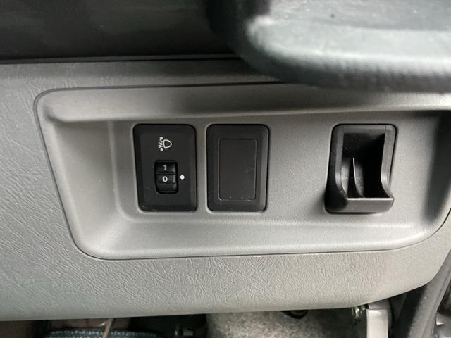 ミニキャブバン ブラボー　ターボ　４ＷＤ　４速ＡＴ　ハイルーフ　社外ナビ　ＴＶ　ＥＴＣ　エアコン　パワーステアリング　パワーウィンドウ　ＡＢＳ　フォグランプ　キーレスエントリー　Ｗエアバッグ（15枚目）