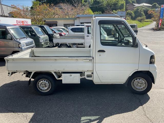 ミニキャブトラック ＶＸ－ＳＥ　５速ＭＴ　４ＷＤ　純正ラジオ　ＡＭ／ＦＭ　マニュアルエアコン　パワーステアリング　ヘッドライトレベレイザー（8枚目）