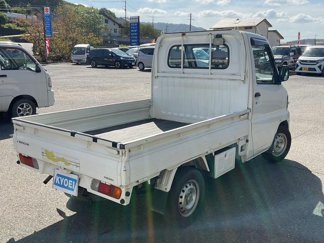 ミニキャブトラック ＶＸ－ＳＥ　５速ＭＴ　４ＷＤ　純正ラジオ　ＡＭ／ＦＭ　マニュアルエアコン　パワーステアリング　ヘッドライトレベレイザー（9枚目）