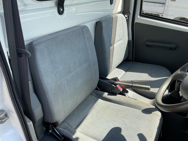 ミニキャブトラック ＶＸ－ＳＥ　５速ＭＴ　４ＷＤ　純正ラジオ　ＡＭ／ＦＭ　マニュアルエアコン　パワーステアリング　ヘッドライトレベレイザー（26枚目）