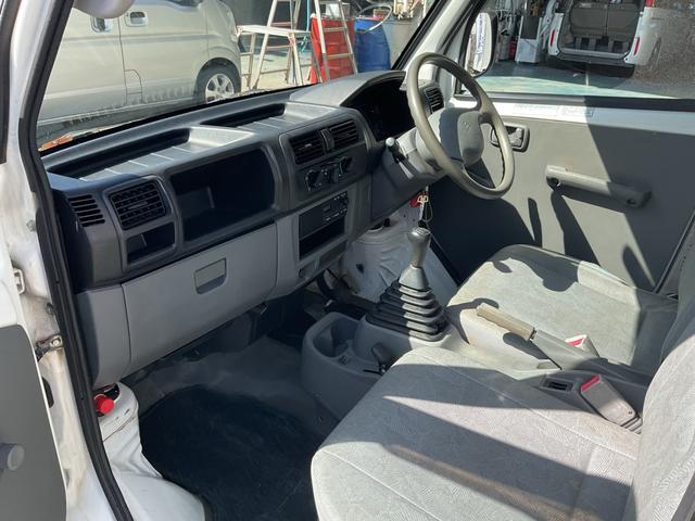 ミニキャブトラック ＶＸ－ＳＥ　５速ＭＴ　４ＷＤ　純正ラジオ　ＡＭ／ＦＭ　マニュアルエアコン　パワーステアリング　ヘッドライトレベレイザー（27枚目）