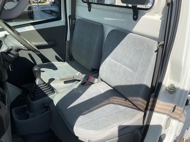 ミニキャブトラック ＶＸ－ＳＥ　５速ＭＴ　４ＷＤ　純正ラジオ　ＡＭ／ＦＭ　マニュアルエアコン　パワーステアリング　ヘッドライトレベレイザー（31枚目）