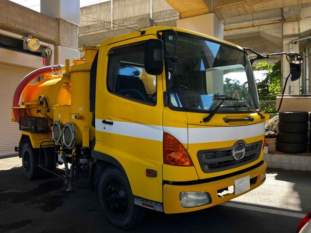 ヒノレンジャー 　清掃車　６速ＭＴ　後輪ダブル　ＥＴＣ　電動格納ミラー　エアコン　パワーステアリング　パワーウィンドウ　運転席エアバッグ（3枚目）