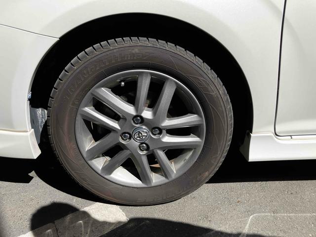 カローラフィールダー ハイブリッドＧ　エアロツアラー・ダブルバイビー　ＥＴＣ　ナビ　バックカメラ　フルセグＴＶ　Ｂｌｕｅｔｏｏｔｈ　ＣＤ　ＤＶＤ　ＨＩＤヘッドライト　オートライト　スマートキー　ＡＷ１５インチ　キーレスエントリー　電動格納ミラー　オートエアコン（30枚目）