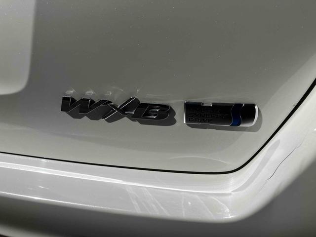カローラフィールダー ハイブリッドＧ　エアロツアラー・ダブルバイビー　ＥＴＣ　ナビ　バックカメラ　フルセグＴＶ　Ｂｌｕｅｔｏｏｔｈ　ＣＤ　ＤＶＤ　ＨＩＤヘッドライト　オートライト　スマートキー　ＡＷ１５インチ　キーレスエントリー　電動格納ミラー　オートエアコン（55枚目）