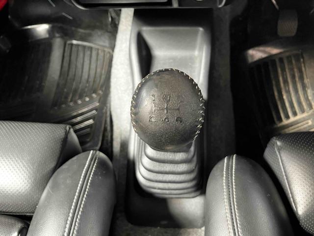 ジムニー ランドベンチャー　４ＷＤ　ターボ　５ＭＴ　リフトアップ　アピオマフラー　ワンオフヒッチメンバー　ドラレコ　ＥＴＣ　ナビ　バックカメラ　フルセグＴＶ　Ｂｌｕｅｔｏｏｔｈ　ＣＤ　ＤＶＤ　ＬＥＤヘッドライト　アルミホイール（16枚目）