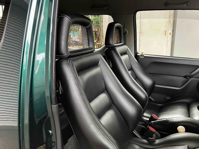 ジムニー ランドベンチャー　４ＷＤ　ターボ　５ＭＴ　リフトアップ　アピオマフラー　ワンオフヒッチメンバー　ドラレコ　ＥＴＣ　ナビ　バックカメラ　フルセグＴＶ　Ｂｌｕｅｔｏｏｔｈ　ＣＤ　ＤＶＤ　ＬＥＤヘッドライト　アルミホイール（26枚目）
