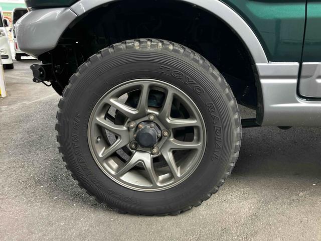 ジムニー ランドベンチャー　４ＷＤ　ターボ　５ＭＴ　リフトアップ　アピオマフラー　ワンオフヒッチメンバー　ドラレコ　ＥＴＣ　ナビ　バックカメラ　フルセグＴＶ　Ｂｌｕｅｔｏｏｔｈ　ＣＤ　ＤＶＤ　ＬＥＤヘッドライト　アルミホイール（36枚目）