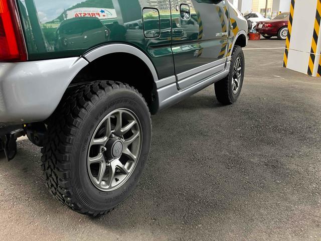 ジムニー ランドベンチャー　４ＷＤ　ターボ　５ＭＴ　リフトアップ　アピオマフラー　ワンオフヒッチメンバー　ドラレコ　ＥＴＣ　ナビ　バックカメラ　フルセグＴＶ　Ｂｌｕｅｔｏｏｔｈ　ＣＤ　ＤＶＤ　ＬＥＤヘッドライト　アルミホイール（39枚目）