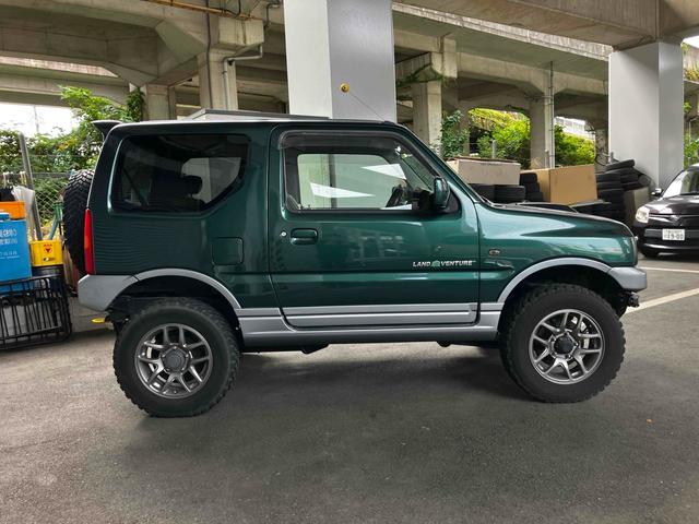 ジムニー ランドベンチャー　４ＷＤ　ターボ　５ＭＴ　リフトアップ　アピオマフラー　ワンオフヒッチメンバー　ドラレコ　ＥＴＣ　ナビ　バックカメラ　フルセグＴＶ　Ｂｌｕｅｔｏｏｔｈ　ＣＤ　ＤＶＤ　ＬＥＤヘッドライト　アルミホイール（40枚目）