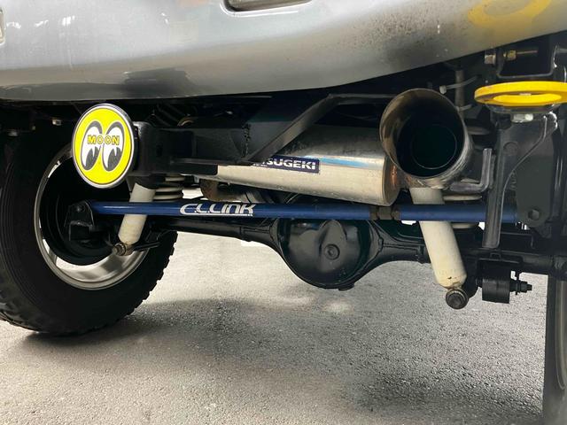 ジムニー ランドベンチャー　４ＷＤ　ターボ　５ＭＴ　リフトアップ　アピオマフラー　ワンオフヒッチメンバー　ドラレコ　ＥＴＣ　ナビ　バックカメラ　フルセグＴＶ　Ｂｌｕｅｔｏｏｔｈ　ＣＤ　ＤＶＤ　ＬＥＤヘッドライト　アルミホイール（45枚目）