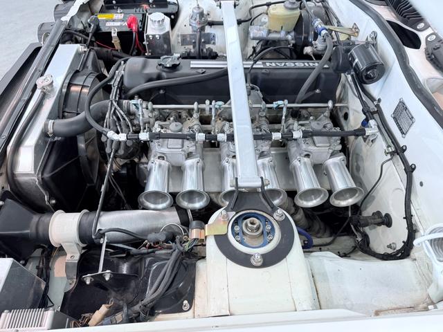 ローレル ＳＧＬ　３０００ＣＣ　５ＭＴ　キャブ：ニスモ４４パイ　ＭＤＩ亀有仕様　オイルクーラー：キノクニセトラブ１６段ワイド　オイルブラック：トラスト製サーモ付き　デスビ：日立製フルトラ　燃料ポンプ：ＦＪポンプ（47枚目）