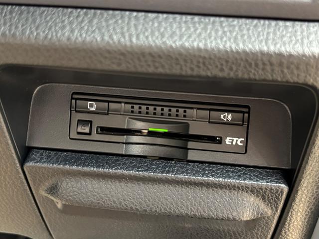 ヴォクシー ＺＳ　ナビ　ＴＶ　Ｂｌｕｅｔｏｏｔｈ　ＣＤ　ＤＶＤ　両側電動スライドドア　後席モニター　３列シート　ウォークスルー（13枚目）