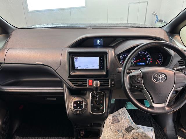 ヴォクシー ＺＳ　ナビ　ＴＶ　Ｂｌｕｅｔｏｏｔｈ　ＣＤ　ＤＶＤ　両側電動スライドドア　後席モニター　３列シート　ウォークスルー（21枚目）