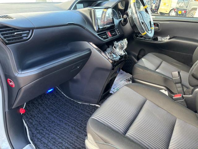 ヴォクシー ハイブリッドZS 煌II(17枚目)