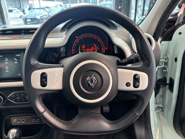 トゥインゴ ＥＤＣ　バックカメラ（16枚目）