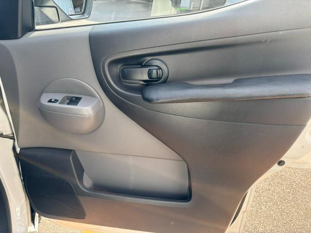 ＮＶ２００バネットバン ＤＸ　キャンピング仕様　ナビ　バックカメラ　ＴＶ（18枚目）