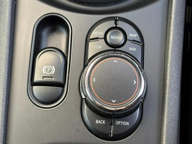 MINI クーパーSD クラブマン スマートキー/電動リアゲート/バックカメラ/ドライブレコーダー/クルーズコントロール/ステアリングスイッチ/blutooth/(12枚目)