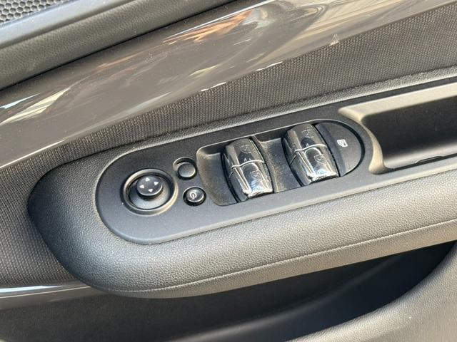 MINI クーパーSD クラブマン スマートキー/電動リアゲート/バックカメラ/ドライブレコーダー/クルーズコントロール/ステアリングスイッチ/blutooth/(19枚目)