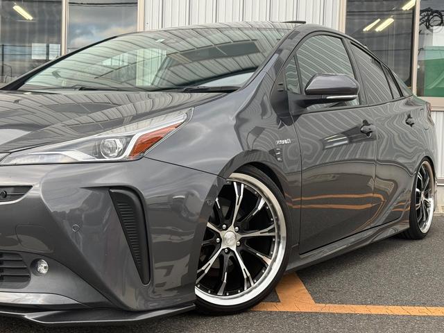 プリウス Aプレミアム サンルーフ/TRDエアロ/車高調/ナビ/バックカメラ/ETC/シートヒーター/シートクーラー/TV/CD/DVD/電動パワーシート/(9枚目)