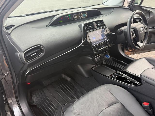 プリウス Aプレミアム サンルーフ/TRDエアロ/車高調/ナビ/バックカメラ/ETC/シートヒーター/シートクーラー/TV/CD/DVD/電動パワーシート/(33枚目)