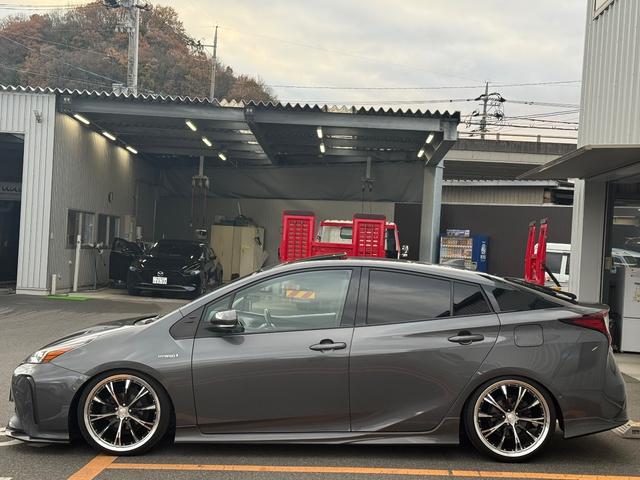 プリウス Aプレミアム サンルーフ/TRDエアロ/車高調/ナビ/バックカメラ/ETC/シートヒーター/シートクーラー/TV/CD/DVD/電動パワーシート/(41枚目)