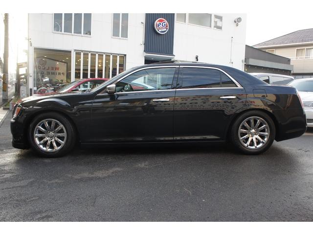 5.7HEMI CARFAX本国走行証明付 左ハンドル 300CLuxury パノラミックサンルーフ アダクティブクルーズコントロール シートエアコン ドリンク温冷機能 ハンドルヒーター バックモニター(6枚目)