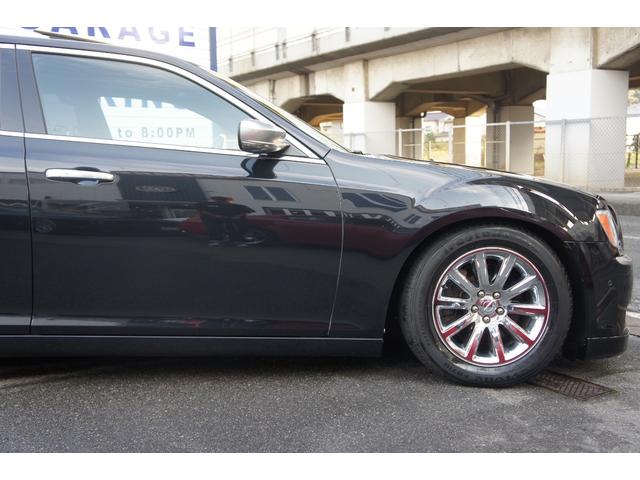 5.7HEMI CARFAX本国走行証明付 左ハンドル 300CLuxury パノラミックサンルーフ アダクティブクルーズコントロール シートエアコン ドリンク温冷機能 ハンドルヒーター バックモニター(11枚目)