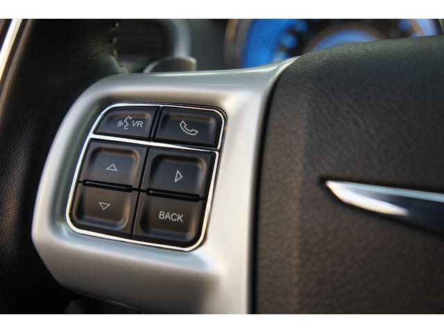 5.7HEMI CARFAX本国走行証明付 左ハンドル 300CLuxury パノラミックサンルーフ アダクティブクルーズコントロール シートエアコン ドリンク温冷機能 ハンドルヒーター バックモニター(32枚目)
