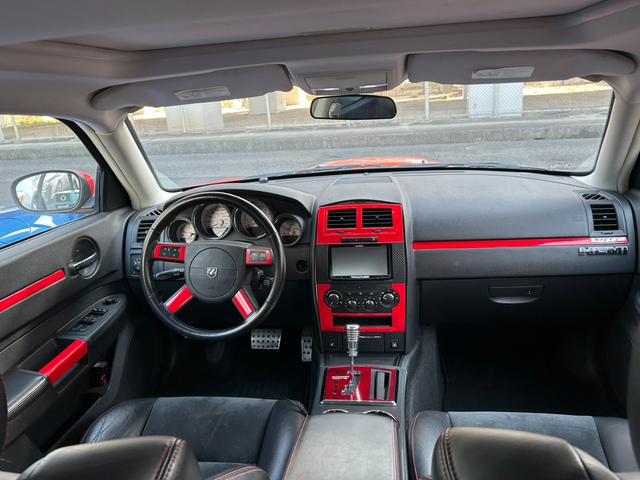 ダッジ・チャージャー ＳＲＴ８　・ＨＥＭＩ　６．１　エアサス（31枚目）