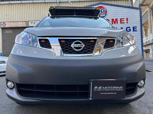 ＮＶ２００バネットバン ルートバンＤＸ　ＵＳＣＶカスタム・リフトアップ・ＦＲＯＮＴ　ＲＵＮＮＥＲルーフラック・１７ｉｎスチ－ルホイ－ル・オ－バ－フェンダ－・ＡＶＵＳバケット×２・Ａｐｐｌｅ　Ｃａｒｐｌａｙ（11枚目）