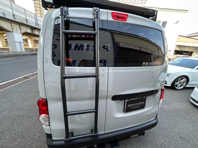 ＮＶ２００バネットバン ルートバンＤＸ　ＵＳＣＶカスタム・リフトアップ・ＦＲＯＮＴ　ＲＵＮＮＥＲルーフラック・１７ｉｎスチ－ルホイ－ル・オ－バ－フェンダ－・ＡＶＵＳバケット×２・Ａｐｐｌｅ　Ｃａｒｐｌａｙ（20枚目）