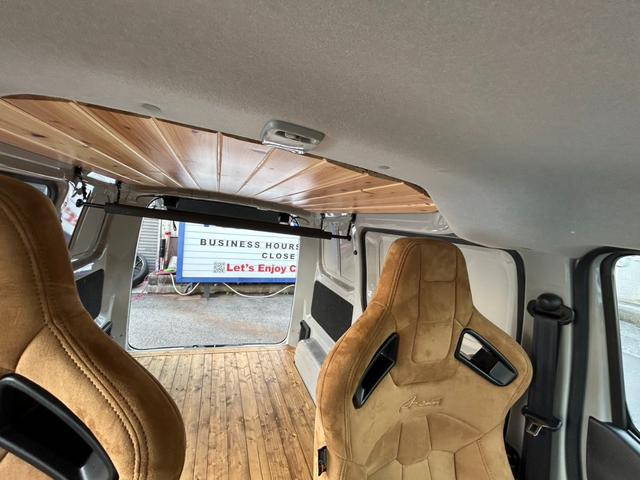 ＮＶ２００バネットバン ルートバンＤＸ　ＵＳＣＶカスタム・リフトアップ・ＦＲＯＮＴ　ＲＵＮＮＥＲルーフラック・１７ｉｎスチ－ルホイ－ル・オ－バ－フェンダ－・ＡＶＵＳバケット×２・Ａｐｐｌｅ　Ｃａｒｐｌａｙ（28枚目）