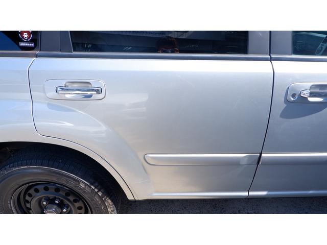 エクストレイル Ｘ　日産ＵＳスチール艶消しブラック１６Ｒホイール　ナビ／ＴＶ　ＤＶＤ　ＣＤ　カプロンレザーシート　禁煙車　車庫保管車両　キーレスエントリー　電動格納ミラー　ＡＴ　衝突安全ボディ　ＡＢＳ　ＥＳＣ　エアコン（15枚目）