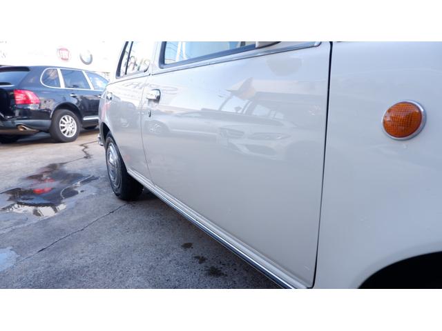 ビュート デラックス 女性オーナー 車庫保管車両 専用革シート 専用革内装 禁煙車 エアバック ABS 専用メッキバンパー エアコン ETC CDデッキ フォグランプ パワーウィンドウ タイヤ4本新品 認定中古車車両(18枚目)