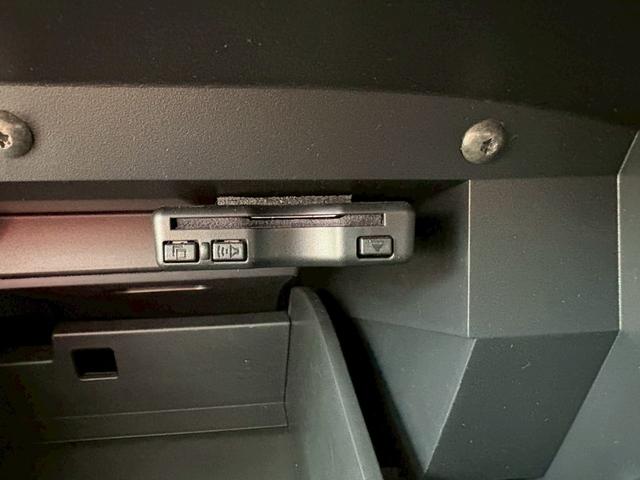 ノート Ｘ　ＥＴＣ　ナビ　ＴＶ　クリアランスソナー　衝突被害軽減システム　オートマチックハイビーム　オートライト　スマートキー　電動格納ミラー　ＣＶＴ　盗難防止システム　衝突安全ボディ　ＡＢＳ　ＥＳＣ　ＣＤ（7枚目）