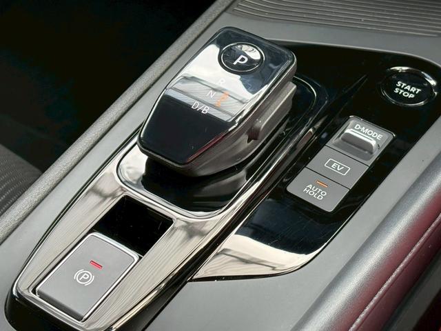 ノート Ｘ　ＥＴＣ　ナビ　ＴＶ　クリアランスソナー　衝突被害軽減システム　オートマチックハイビーム　オートライト　スマートキー　電動格納ミラー　ＣＶＴ　盗難防止システム　衝突安全ボディ　ＡＢＳ　ＥＳＣ　ＣＤ（8枚目）