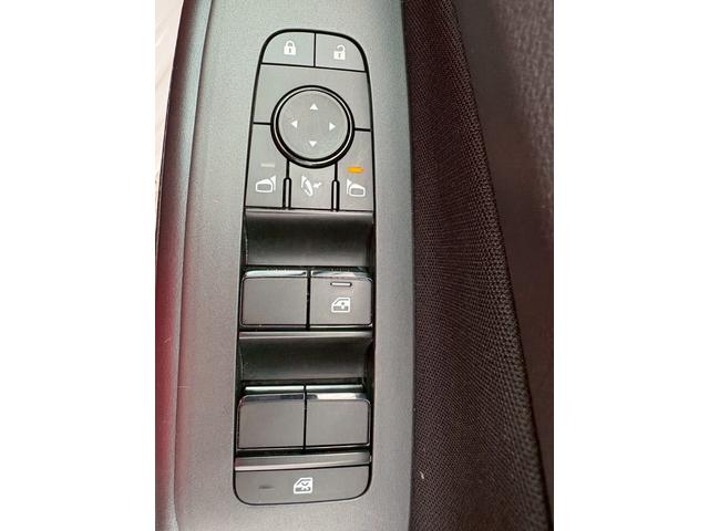 ノート Ｘ　ＥＴＣ　ナビ　ＴＶ　クリアランスソナー　衝突被害軽減システム　オートマチックハイビーム　オートライト　スマートキー　電動格納ミラー　ＣＶＴ　盗難防止システム　衝突安全ボディ　ＡＢＳ　ＥＳＣ　ＣＤ（10枚目）