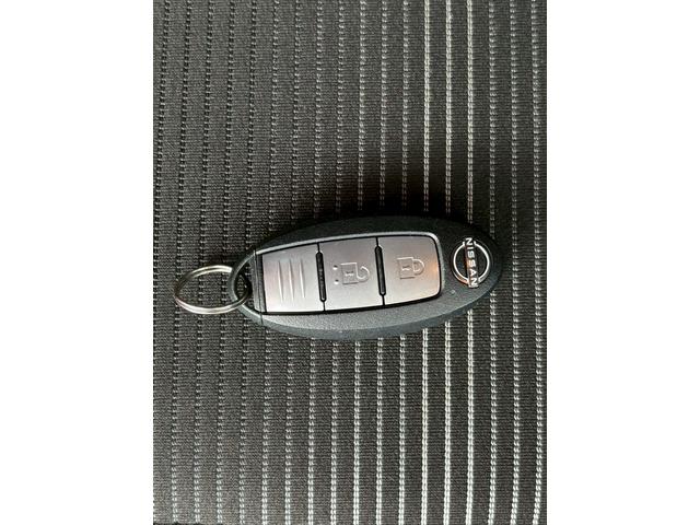 ノート Ｘ　ＥＴＣ　ナビ　ＴＶ　クリアランスソナー　衝突被害軽減システム　オートマチックハイビーム　オートライト　スマートキー　電動格納ミラー　ＣＶＴ　盗難防止システム　衝突安全ボディ　ＡＢＳ　ＥＳＣ　ＣＤ（11枚目）