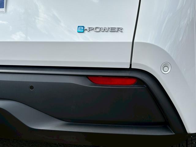 ノート Ｘ　ＥＴＣ　ナビ　ＴＶ　クリアランスソナー　衝突被害軽減システム　オートマチックハイビーム　オートライト　スマートキー　電動格納ミラー　ＣＶＴ　盗難防止システム　衝突安全ボディ　ＡＢＳ　ＥＳＣ　ＣＤ（18枚目）