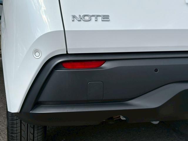 ノート Ｘ　ＥＴＣ　ナビ　ＴＶ　クリアランスソナー　衝突被害軽減システム　オートマチックハイビーム　オートライト　スマートキー　電動格納ミラー　ＣＶＴ　盗難防止システム　衝突安全ボディ　ＡＢＳ　ＥＳＣ　ＣＤ（23枚目）