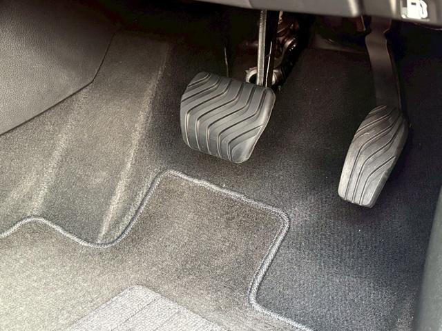 ノート Ｘ　ＥＴＣ　ナビ　ＴＶ　クリアランスソナー　衝突被害軽減システム　オートマチックハイビーム　オートライト　スマートキー　電動格納ミラー　ＣＶＴ　盗難防止システム　衝突安全ボディ　ＡＢＳ　ＥＳＣ　ＣＤ（27枚目）