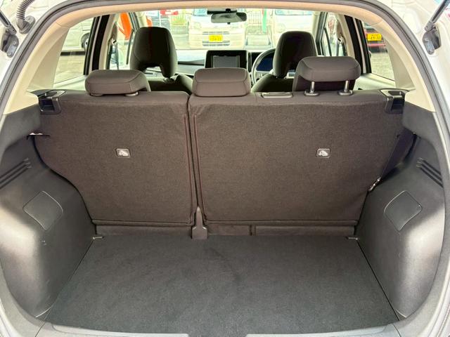 ノート Ｘ　ＥＴＣ　ナビ　ＴＶ　クリアランスソナー　衝突被害軽減システム　オートマチックハイビーム　オートライト　スマートキー　電動格納ミラー　ＣＶＴ　盗難防止システム　衝突安全ボディ　ＡＢＳ　ＥＳＣ　ＣＤ（41枚目）