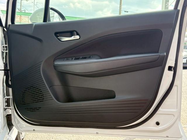 ノート Ｘ　ＥＴＣ　ナビ　ＴＶ　クリアランスソナー　衝突被害軽減システム　オートマチックハイビーム　オートライト　スマートキー　電動格納ミラー　ＣＶＴ　盗難防止システム　衝突安全ボディ　ＡＢＳ　ＥＳＣ　ＣＤ（42枚目）